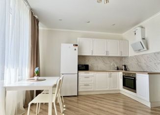 Сдаю в аренду однокомнатную квартиру, 38 м2, Татарстан, улица Родины, 26Е