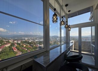 Сдаю двухкомнатную квартиру, 70 м2, Сочи, улица Цюрупы, 32, микрорайон Новый Сочи