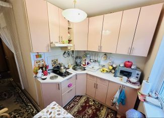 Продаю 2-ком. квартиру, 41.5 м2, Кириши, улица Романтиков, 3