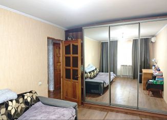 Продам трехкомнатную квартиру, 63 м2, Саратов, улица имени Н.Г. Чернышевского, 105