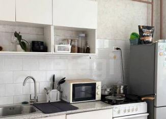 Продаю 2-ком. квартиру, 55 м2, Воронеж, улица Хользунова, 10