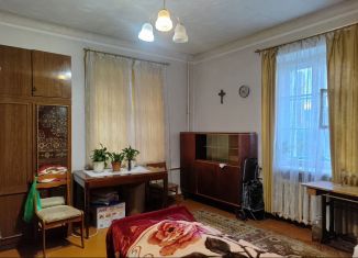Продажа 2-комнатной квартиры, 60 м2, Новоуральск, улица Чкалова, 10