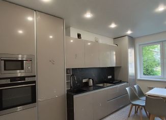 Продаю 2-комнатную квартиру, 65 м2, Калининград, Коммунистическая улица, 26