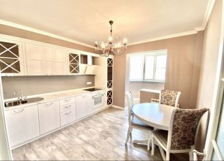 Продам 2-ком. квартиру, 83 м2, Краснодар, улица имени 40-летия Победы, 33/8, микрорайон ЗИП