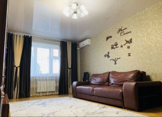 Сдаю в аренду 3-ком. квартиру, 84 м2, Белгород, улица Шумилова, 10