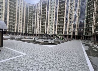 Сдам 2-ком. квартиру, 64 м2, Махачкала, проспект Насрутдинова, 57