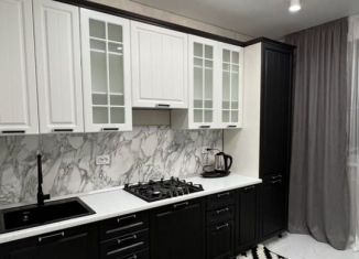 Сдаю в аренду 2-ком. квартиру, 65 м2, Махачкала, улица Абдуразака Шахбанова, 4А