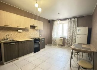 Аренда двухкомнатной квартиры, 70 м2, Тюмень, Газопромысловая улица, 2