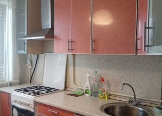 Сдаю в аренду 1-ком. квартиру, 36 м2, Гатчина, улица Достоевского, 15