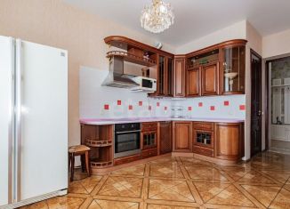 Сдам в аренду 3-ком. квартиру, 114 м2, Свердловская область, улица Белинского, 32