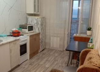 Сдается в аренду трехкомнатная квартира, 77 м2, Татарстан, проспект Раиса Беляева, 42А