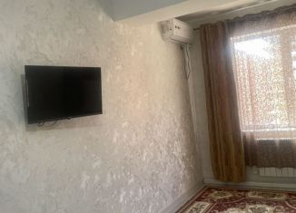 Сдаю 1-ком. квартиру, 40 м2, Махачкала, проспект Насрутдинова, 272Бк1