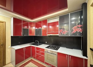 Сдам в аренду 3-ком. квартиру, 78 м2, Краснодар, улица имени 40-летия Победы, 33/1