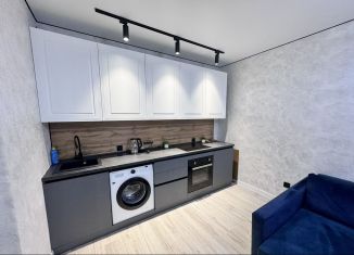 Сдаю в аренду двухкомнатную квартиру, 50 м2, Махачкала, улица Хаджи Булача, 16Б