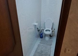 Сдам в аренду 3-ком. квартиру, 80 м2, Махачкала, улица Перова, 4