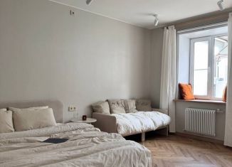 Сдаю в аренду двухкомнатную квартиру, 100 м2, Тверь, улица Крылова, 5