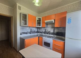 Продаю 2-ком. квартиру, 46.2 м2, Курск, проспект Дружбы