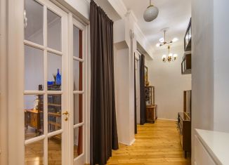 Продам 2-ком. квартиру, 73 м2, Санкт-Петербург, Бронницкая улица, 2/70