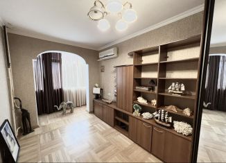 Продается четырехкомнатная квартира, 76.8 м2, Краснодар, улица Игнатова, 43, микрорайон Гидрострой