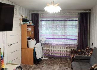 Продается двухкомнатная квартира, 46 м2, Луга, проспект Кирова, 93