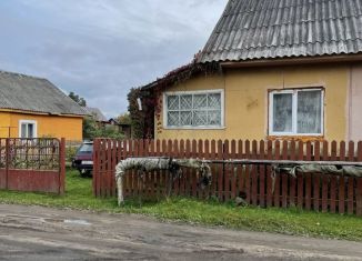 Продам двухкомнатную квартиру, 42.5 м2, поселок городского типа Максатиха, улица имени Петрова, 43