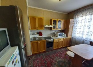 Сдаю 3-ком. квартиру, 66 м2, Новосибирск, улица Свечникова, 9