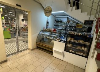 Продаю торговую площадь, 10 м2, Киров, Нововятский район, Парковая улица, 24