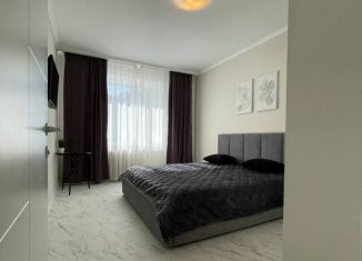 Сдается 2-ком. квартира, 80 м2, Казань, улица Сибгата Хакима, 37