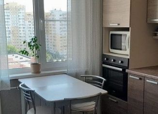 Продается 3-ком. квартира, 72 м2, Краснодарский край, проспект Чекистов, 12