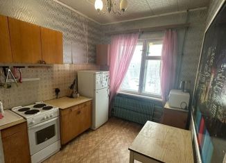 Продам 2-комнатную квартиру, 52.5 м2, Апатиты, Путейская улица, 5А