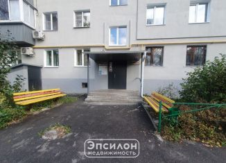 Трехкомнатная квартира на продажу, 55 м2, Курск, улица Маяковского, 93А/4