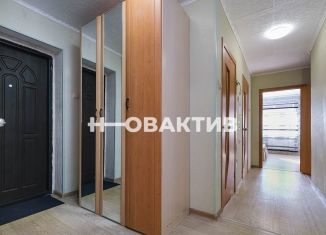 Продажа 2-ком. квартиры, 61.5 м2, Новосибирск, улица Авиастроителей, 27, Дзержинский район