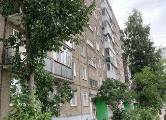 Сдам в аренду трехкомнатную квартиру, 60 м2, Пермь, улица Комиссара Пожарского, 11, Дзержинский район