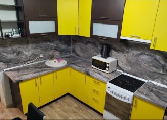 Сдам в аренду 1-комнатную квартиру, 35 м2, поселок городского типа Стройкерамика, улица Николая Симонова, 12