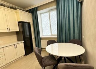 Продажа 2-комнатной квартиры, 70 м2, Армавир, улица Советской Армии, 80