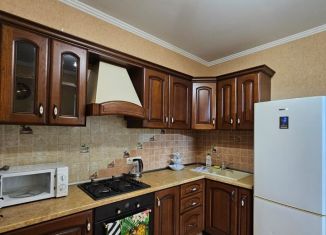 Сдам в аренду 2-комнатную квартиру, 55 м2, Сочи, улица Куйбышева, 5, микрорайон Черемушки