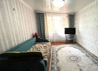 Продаю 2-ком. квартиру, 44 м2, Новокузнецк, улица 11-й Гвардейской Армии, 6