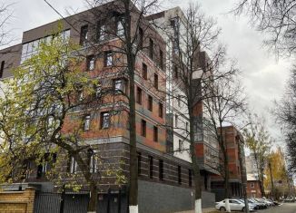 Продам квартиру со свободной планировкой, 74 м2, Киров, Казанская улица, 24