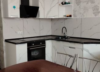 Трехкомнатная квартира в аренду, 85 м2, Иркутск, улица Багратиона, 8/2