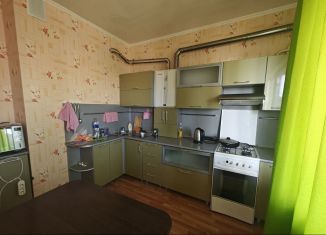 Продам 1-комнатную квартиру, 41 м2, посёлок городского типа Яблоновский, улица Кобцевой, 1к4