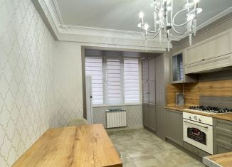 Трехкомнатная квартира на продажу, 70 м2, Каспийск, улица Ленина, 98А