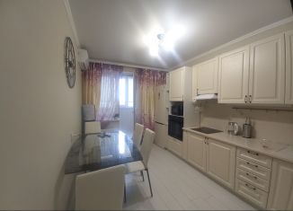 Сдается в аренду 1-ком. квартира, 44 м2, Краснодар, улица Невкипелого, 24/2к1, ЖК Трилогия