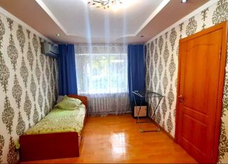 Продается 3-комнатная квартира, 42 м2, Крымск, улица Маршала Гречко, 89