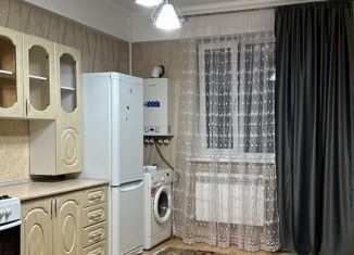 Сдам в аренду 2-ком. квартиру, 47 м2, Дагестан, улица Сальмана, 102