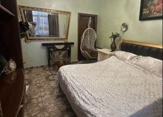 Сдача в аренду 3-ком. квартиры, 90 м2, Москва, Чистопольская улица, 1к2, метро Стахановская