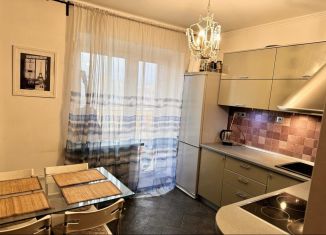 Аренда 1-комнатной квартиры, 45 м2, Татарстан, улица Тыныч, 3