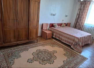 Сдам 3-ком. квартиру, 60 м2, Феодосия, Морская улица, 5