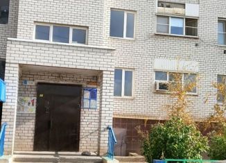 Сдам в аренду 1-комнатную квартиру, 42 м2, Астрахань, Космическая улица, Ленинский район