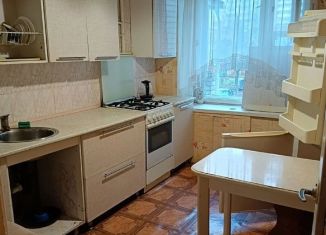 Трехкомнатная квартира в аренду, 70 м2, Дзержинск, улица Петрищева, 14