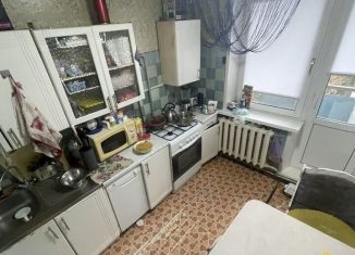 Продам трехкомнатную квартиру, 64 м2, Серпухов, улица Декабристов, 2